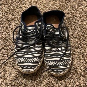 Toms men’s canvas shoes